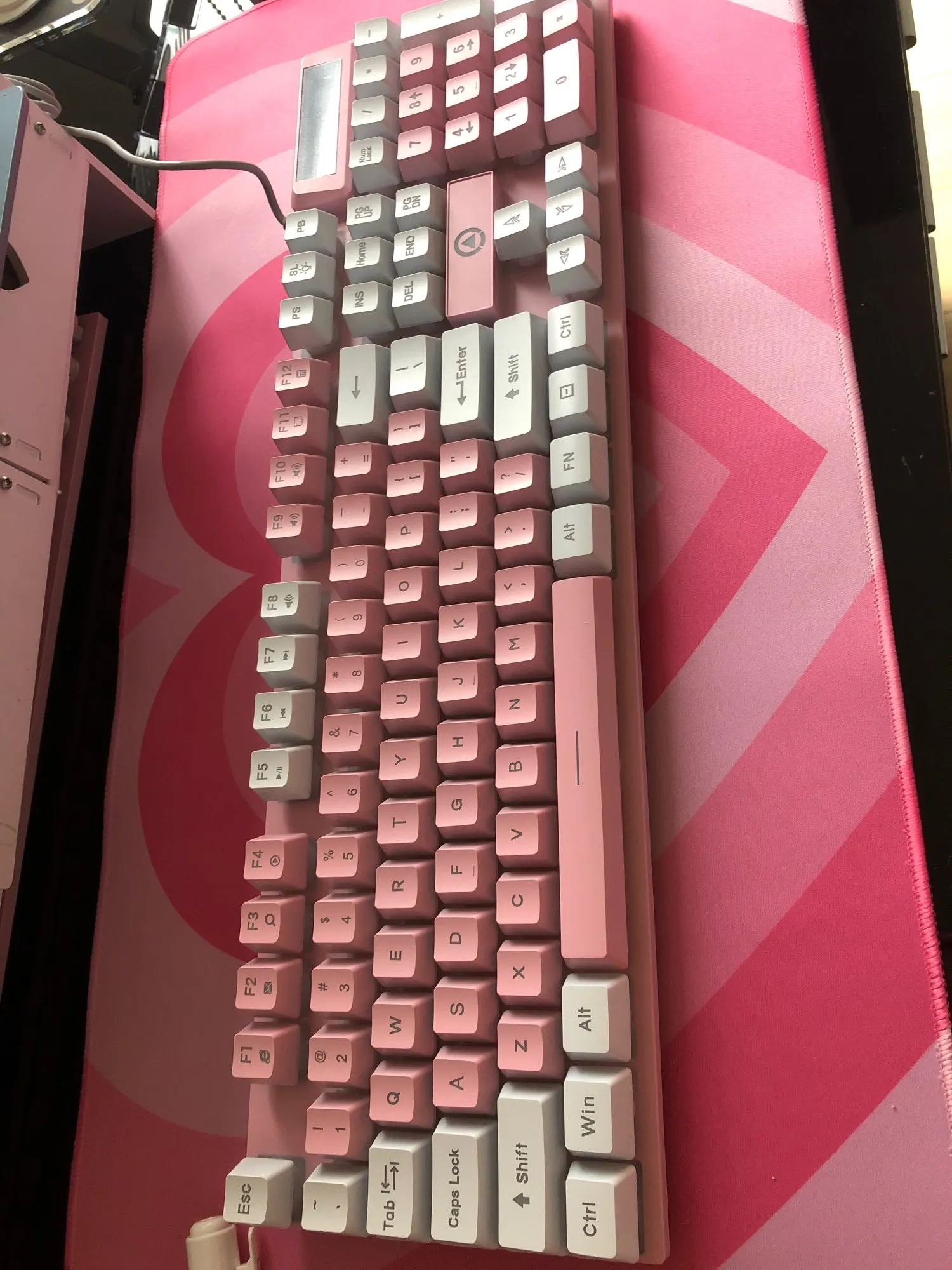 K500 Pink Keyboard Mixed Color White Pink Keycaps 104 Keys Wired Gaming Keyboard for Laptop PC photo review