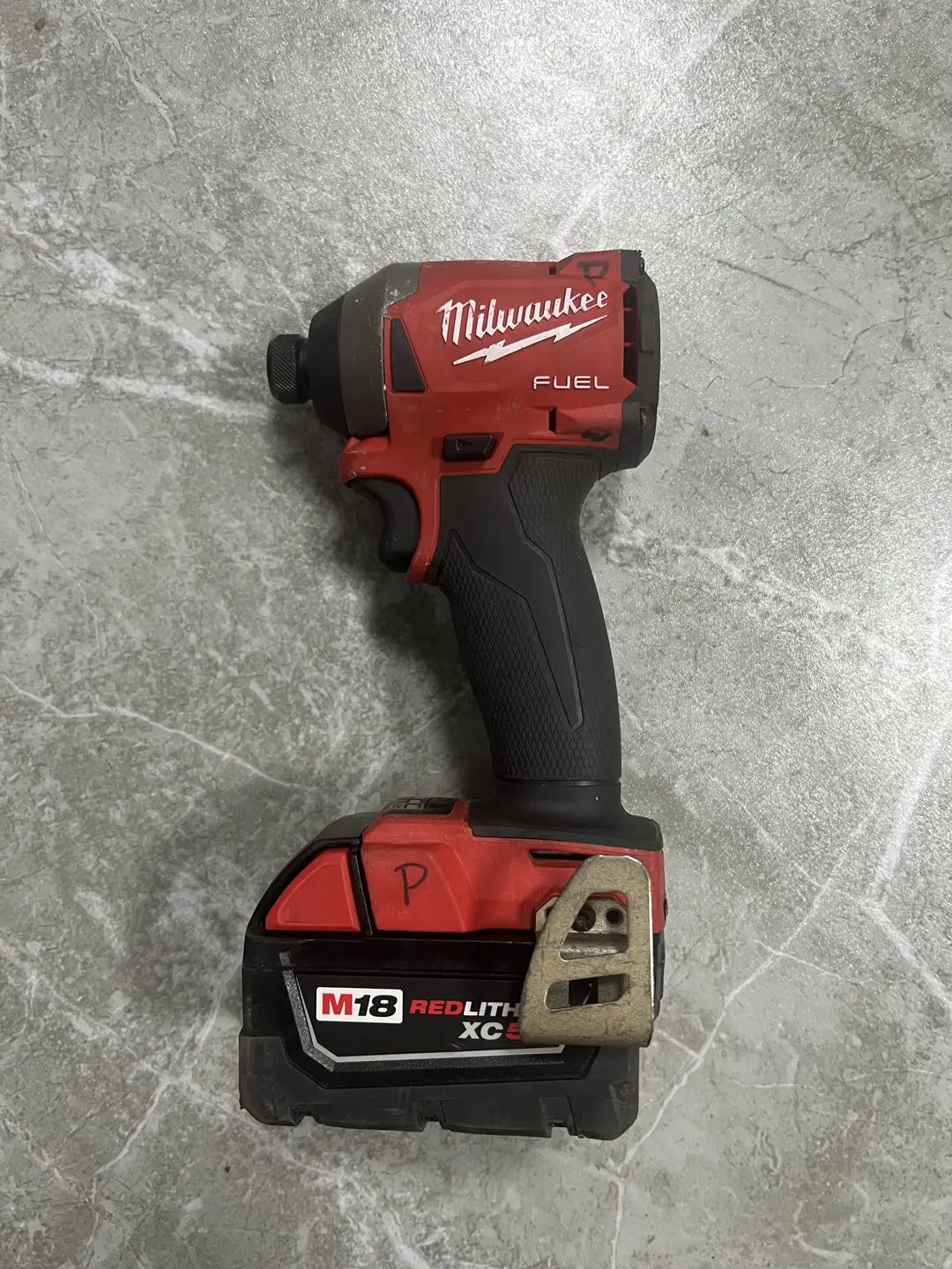 milwaukee-m18-fuel-hex-impact-driver-usado-inclui-bateria-5-0ah-segunda