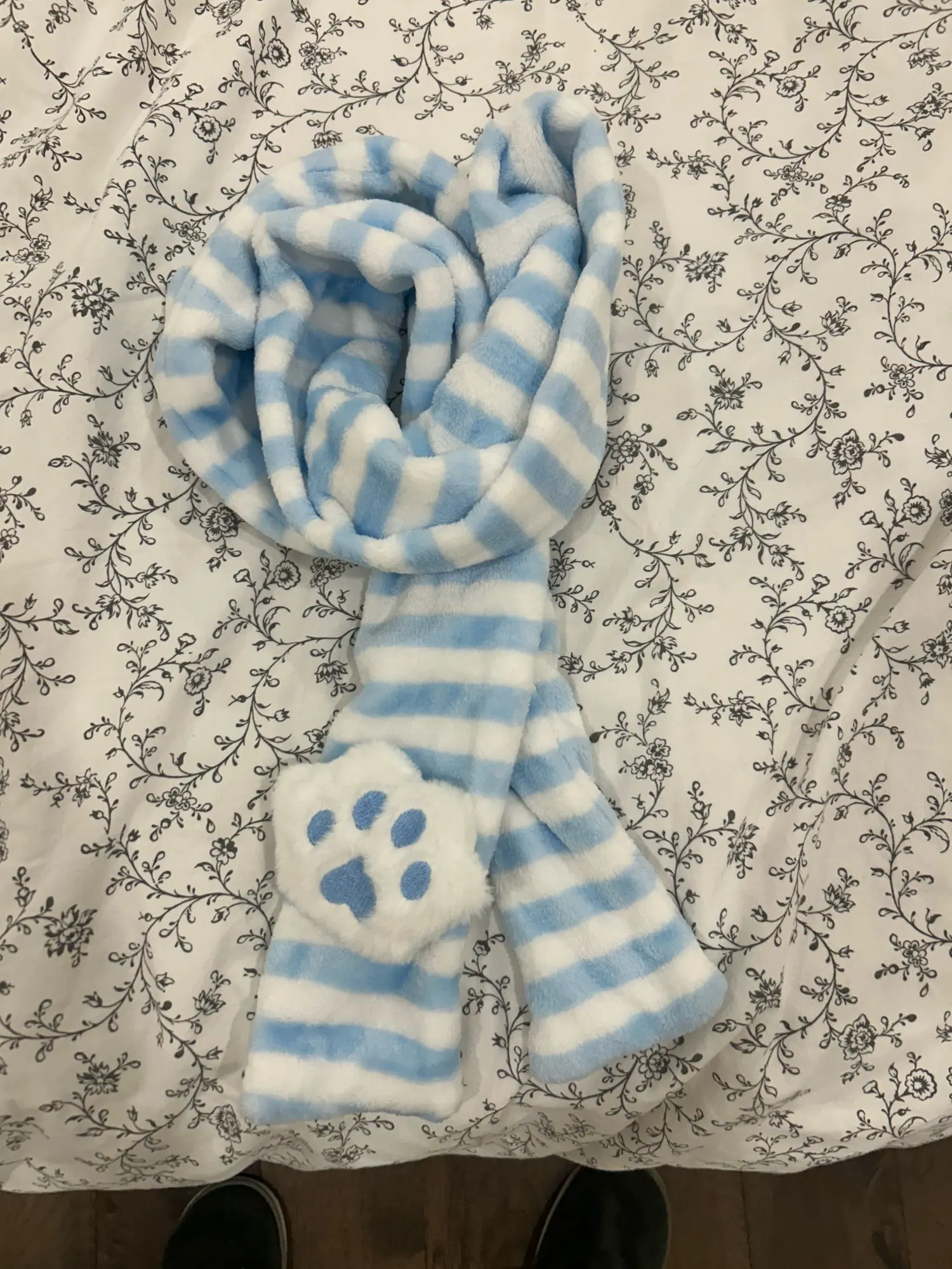 Kawaii Fluffy Neko Paw Scarf photo review