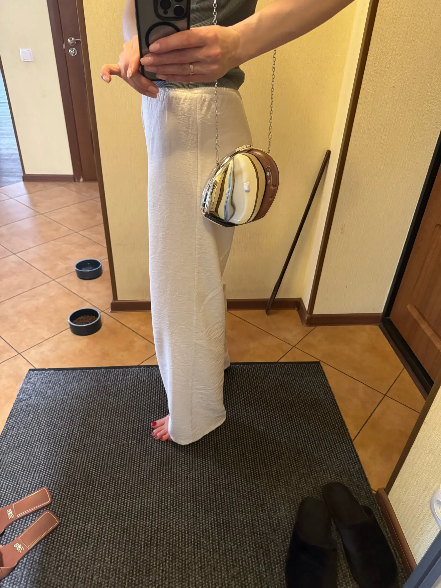 Pochette de styliste en forme de coquille acrylique, doré et argenté photo review