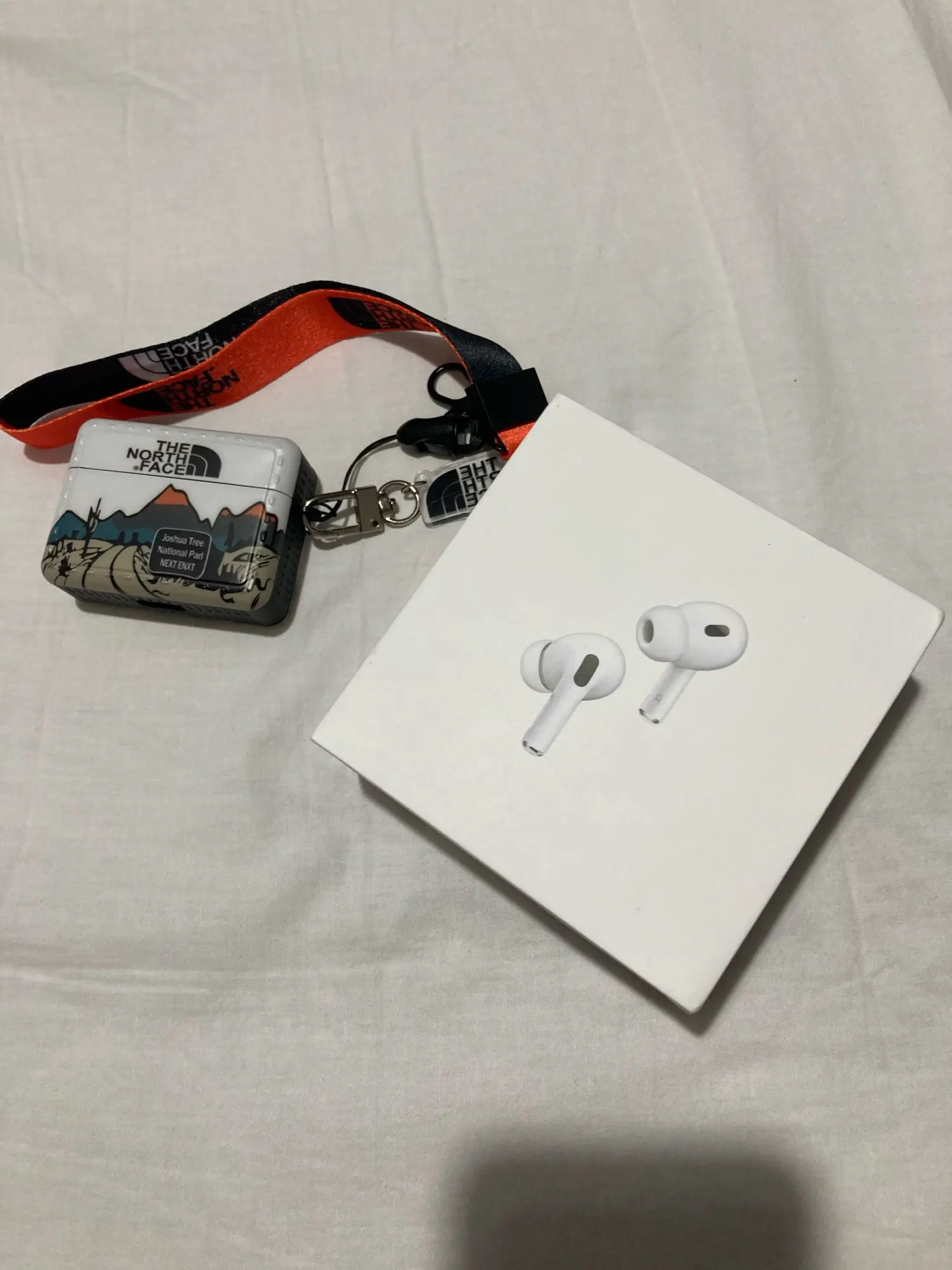 2022 Apple AirPods Pro 2nd Generation with MagSafe Wireless Charging Case Active Noise Cancelling Wireless Bluetooth Earphone photo review