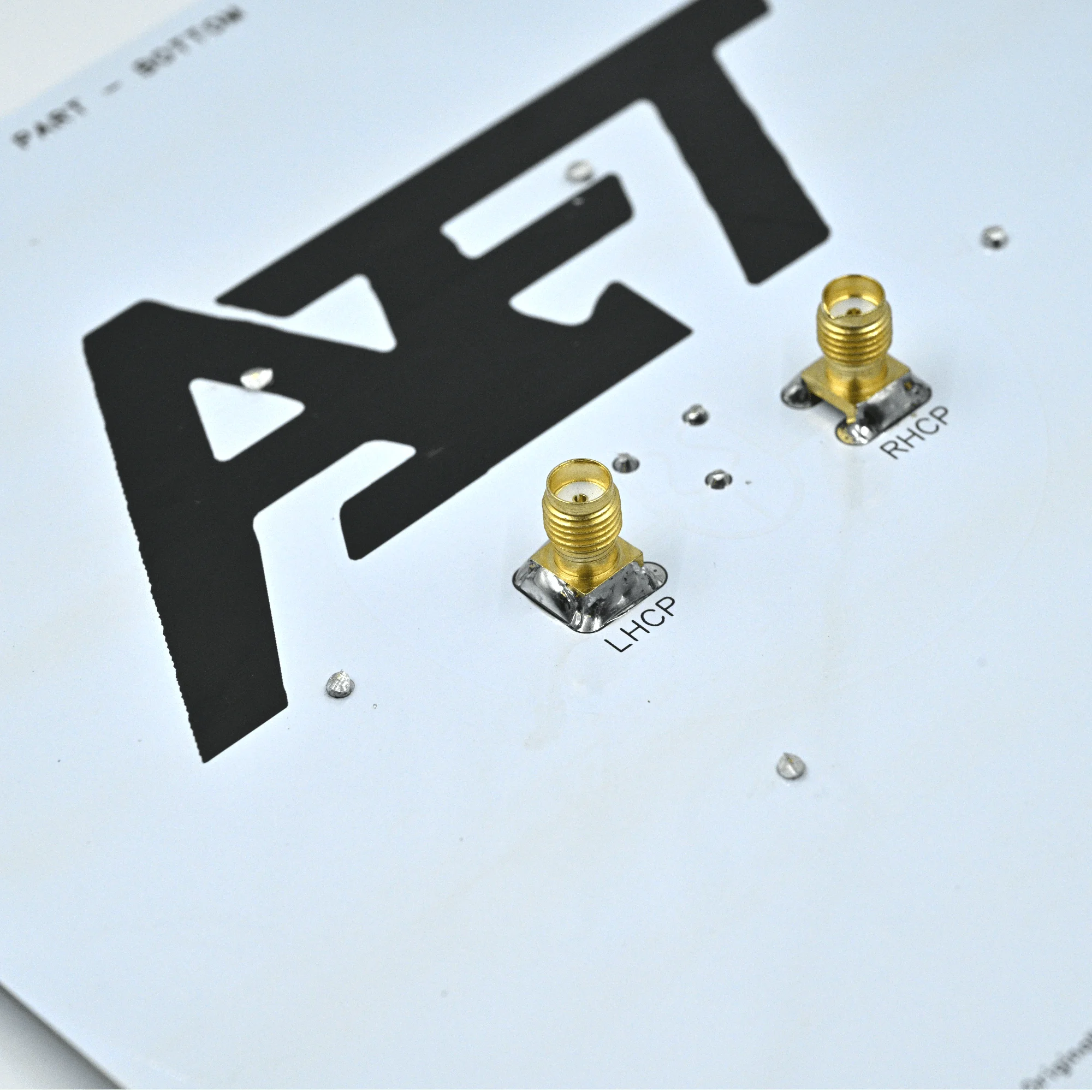 5.8GHz FPV AET Feed Patch Antenna, RCmall 17dBi High Accuracy SMA Male to SMA Male Cable Adapter, Directional Circularly Pol