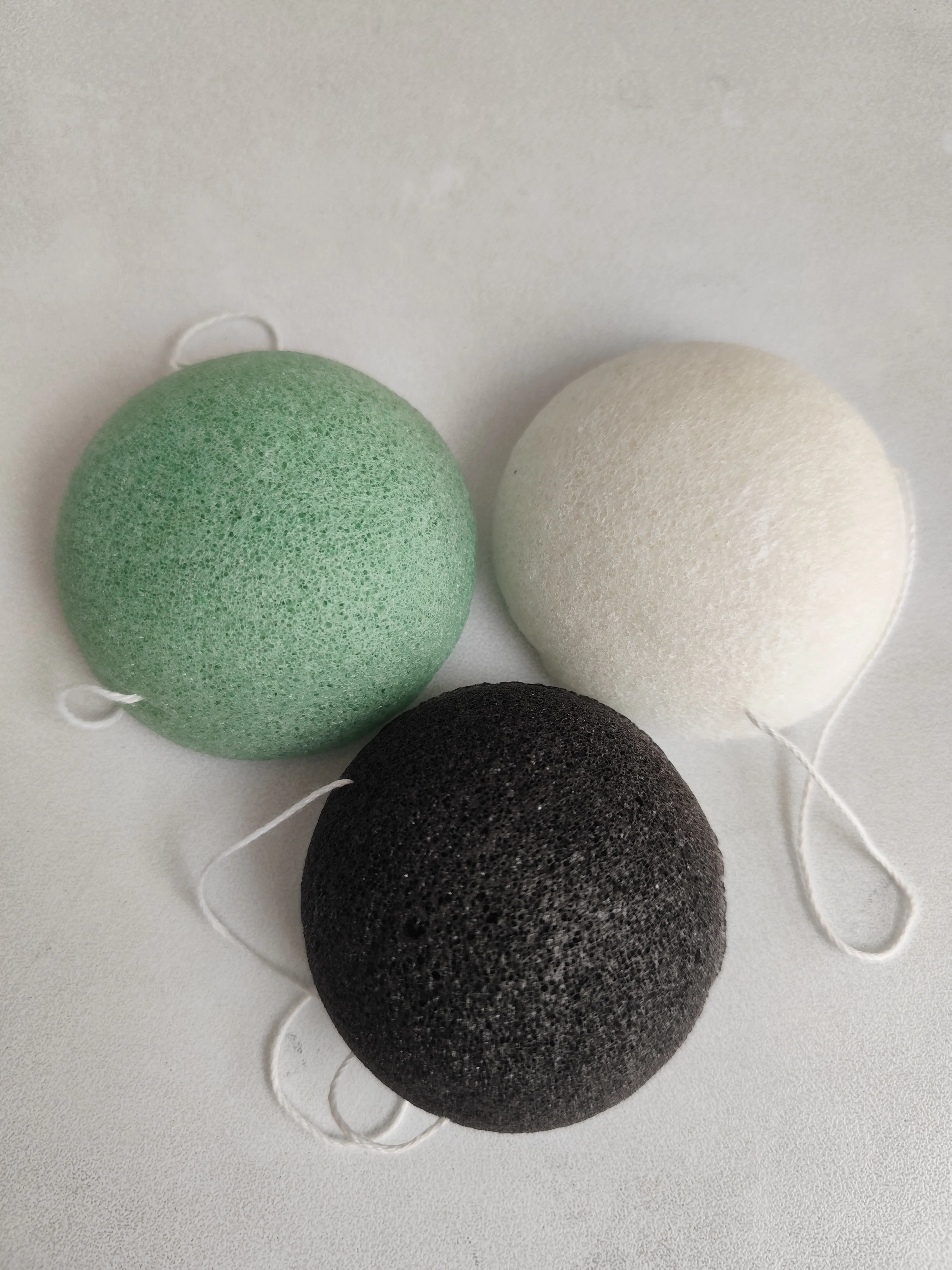 Pack 3 éponges Konjac, Charbon, Thé vert