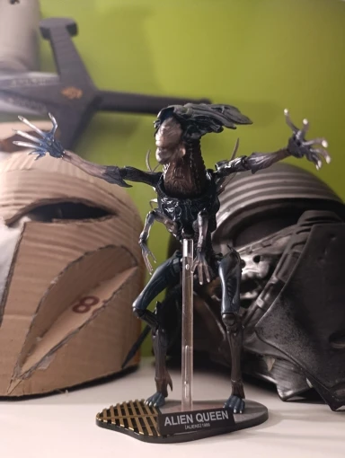 Alien vs. Predator Queen Action Figure #018 PVC Collection 15cm