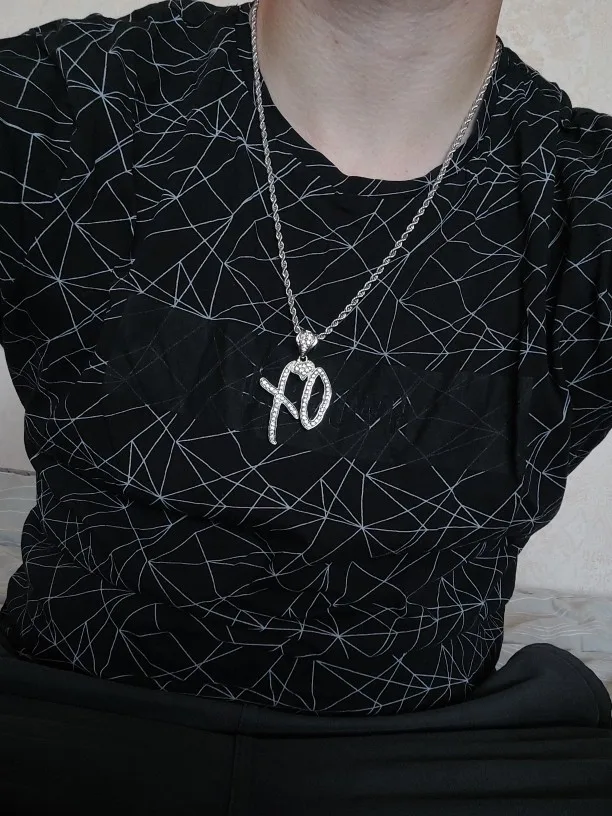 My XO chain is here! I'm so excited to wear it! : r/TheWeeknd