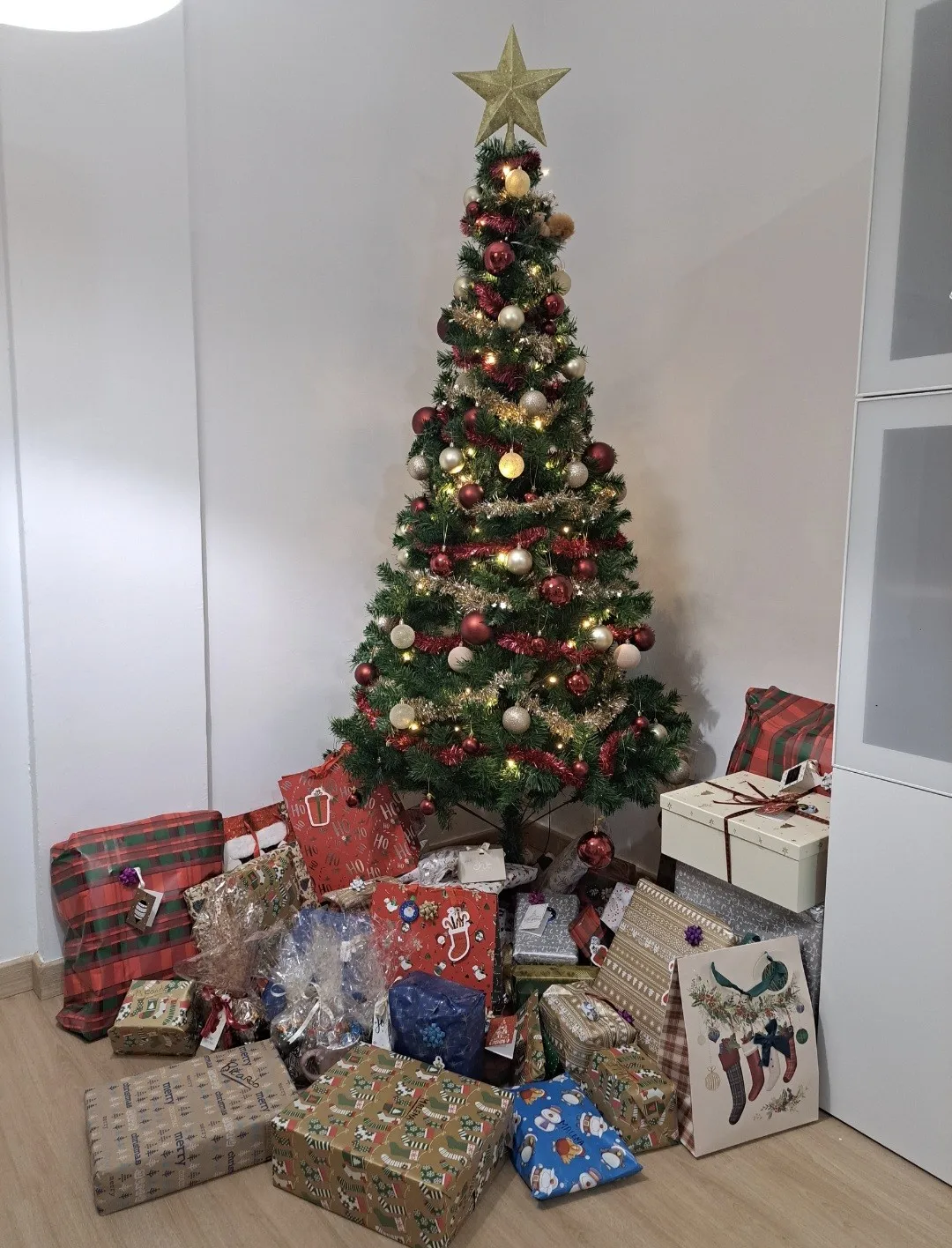 Árbol de Navidad Artificial Abeto de Hoja Espumillón 120/150/180/210/240cm Arboles verde/blanco con Soporte Metálico photo review