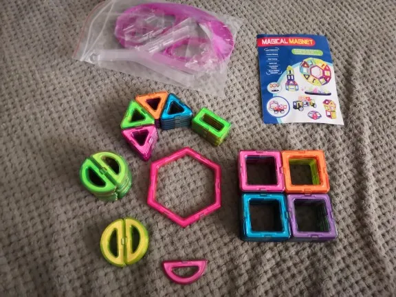 168 Magnet Bausteine - Konstruktionsspielzeug Set für kreative Designs photo review