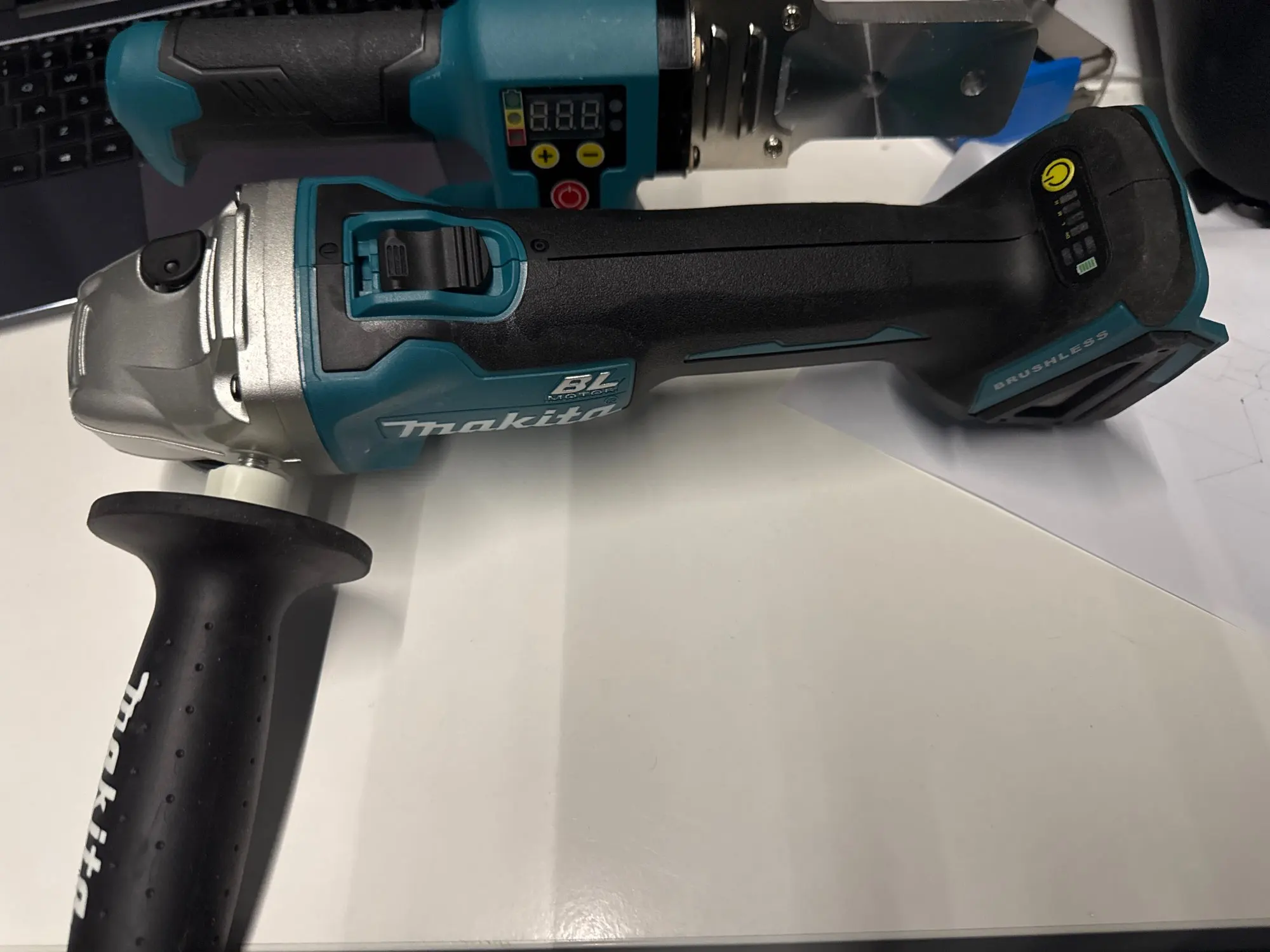 2025 Makita DGA404 100/125mm Angle Grinder 18V Lithium Battery Brushless Polishing Machine 4 Gear Industrial Cutting Power Tools photo review