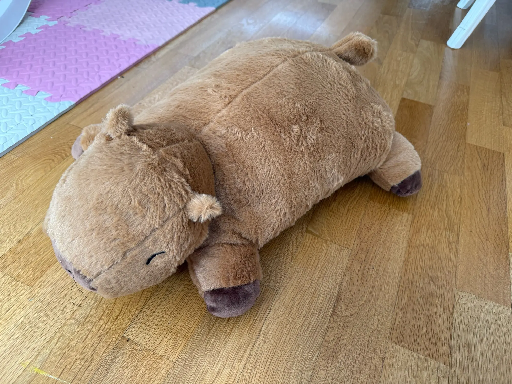 Capivara Fofeza® de Pelúcia – Estilo Almofada