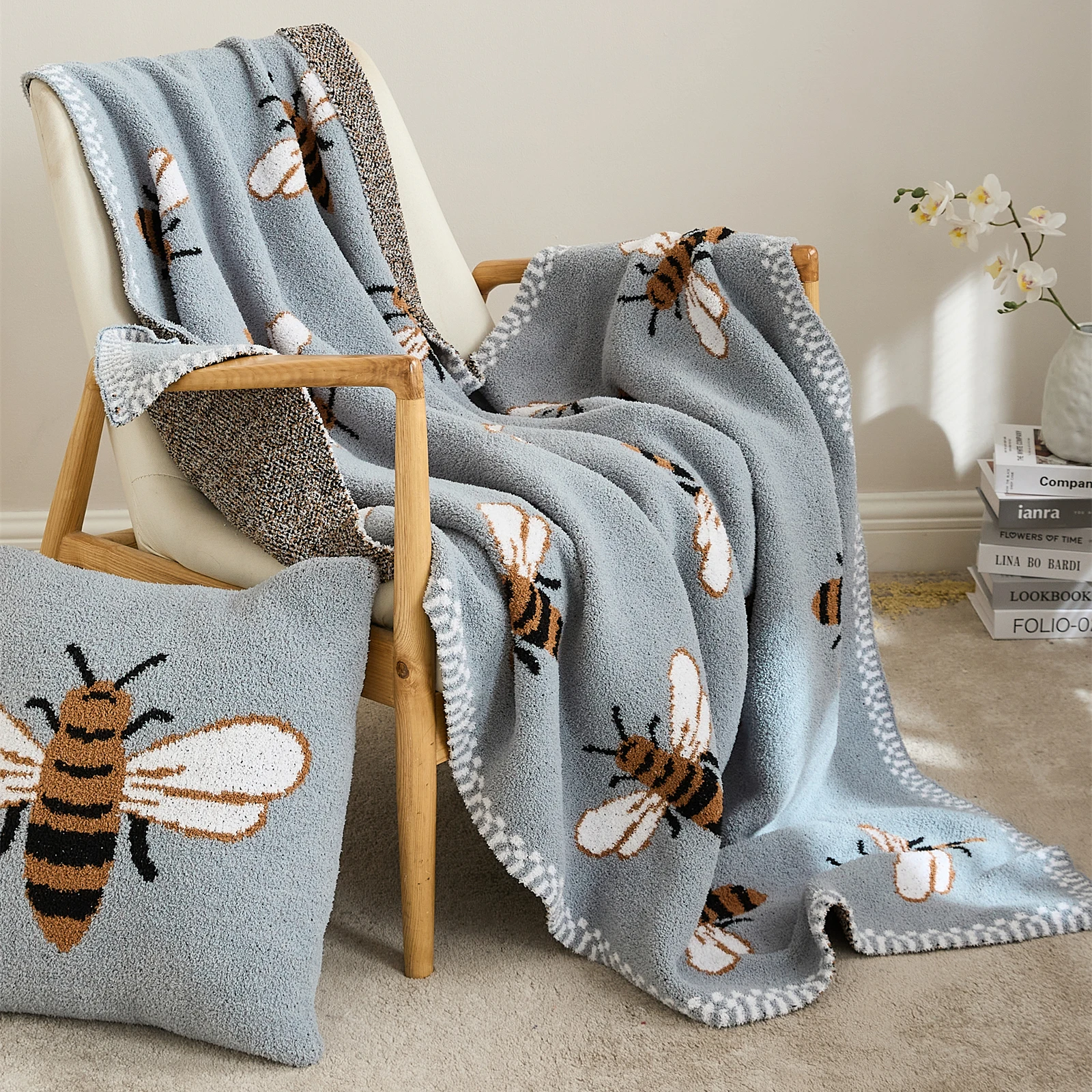 REGINA Kawaii Bee Pattern White Spot Edge Blanket Super Soft Cozy Chic Home Decor Bed Sofa Couch Chair Car Office Warm Blankets