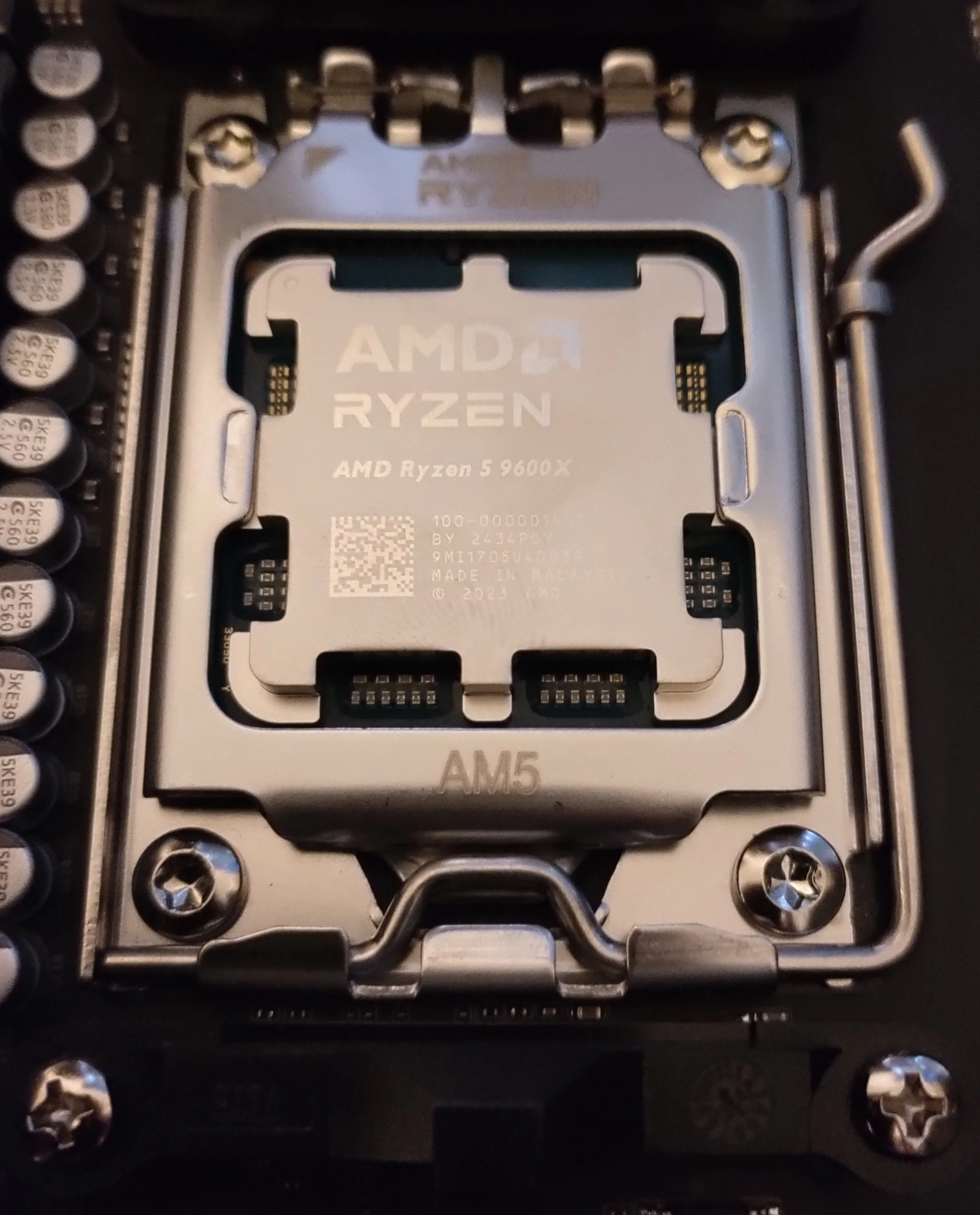 AMD Ryzen 5 9600X Processor 5.4GHz 6-Core 12-Thread 38MB Game