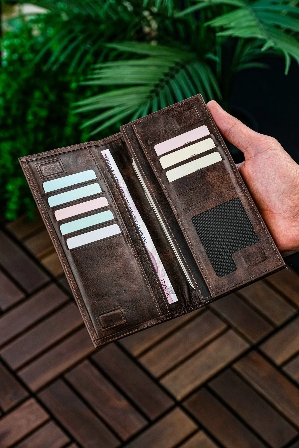 

Genuine Leather Phone Partition Open Coffee Portfolio Wallet Quaresma With Magnetic Lid❤️Fashion vintage credit card holder case