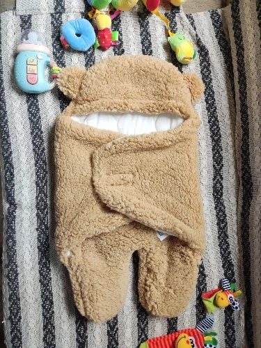 Newborn lamb sleeping bag