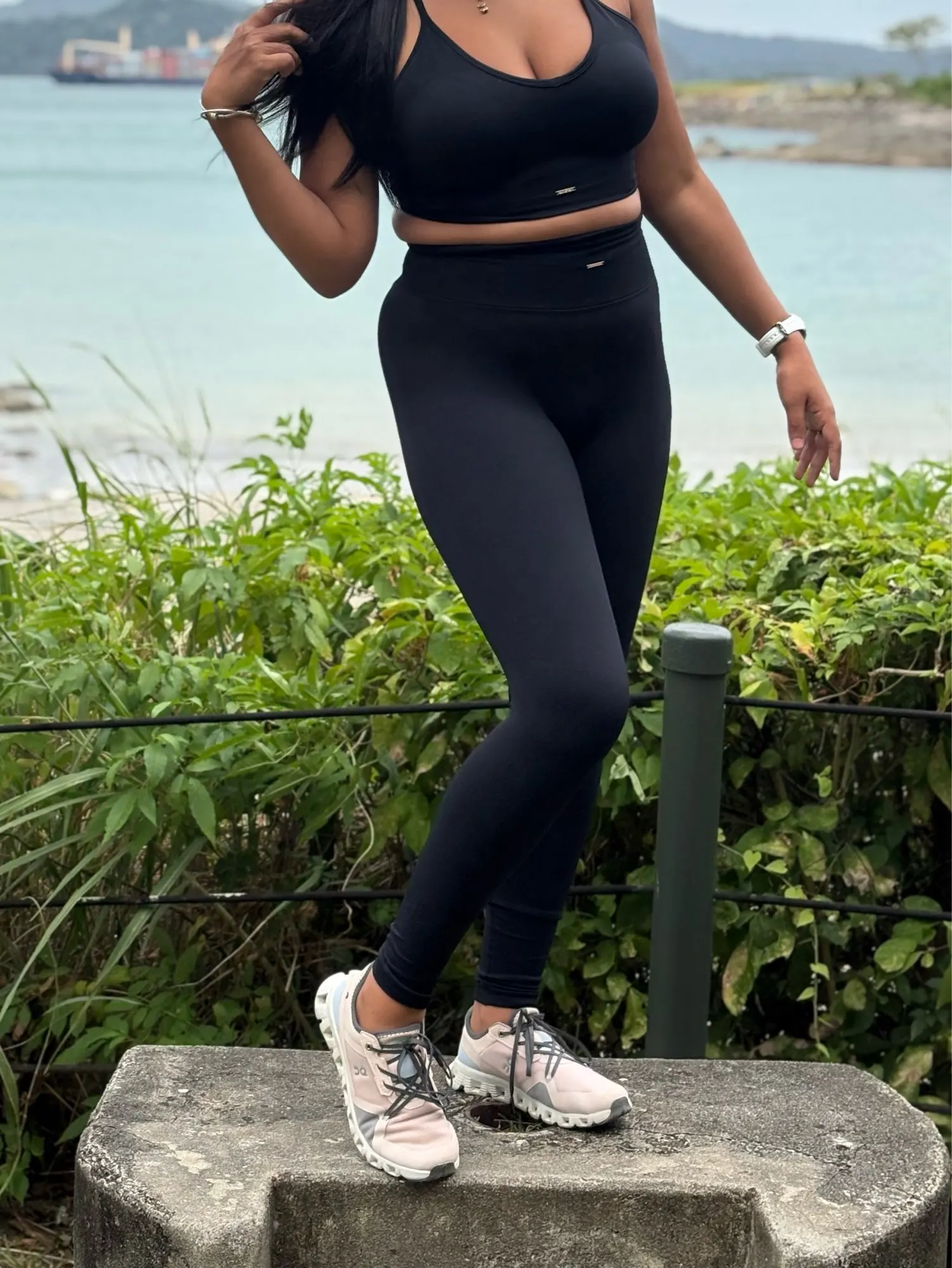 Peach High-Waisted Hip-Lifting Women's Exercise Suit Shockproof Yoga Fitness Clothes for Running And Styling photo review