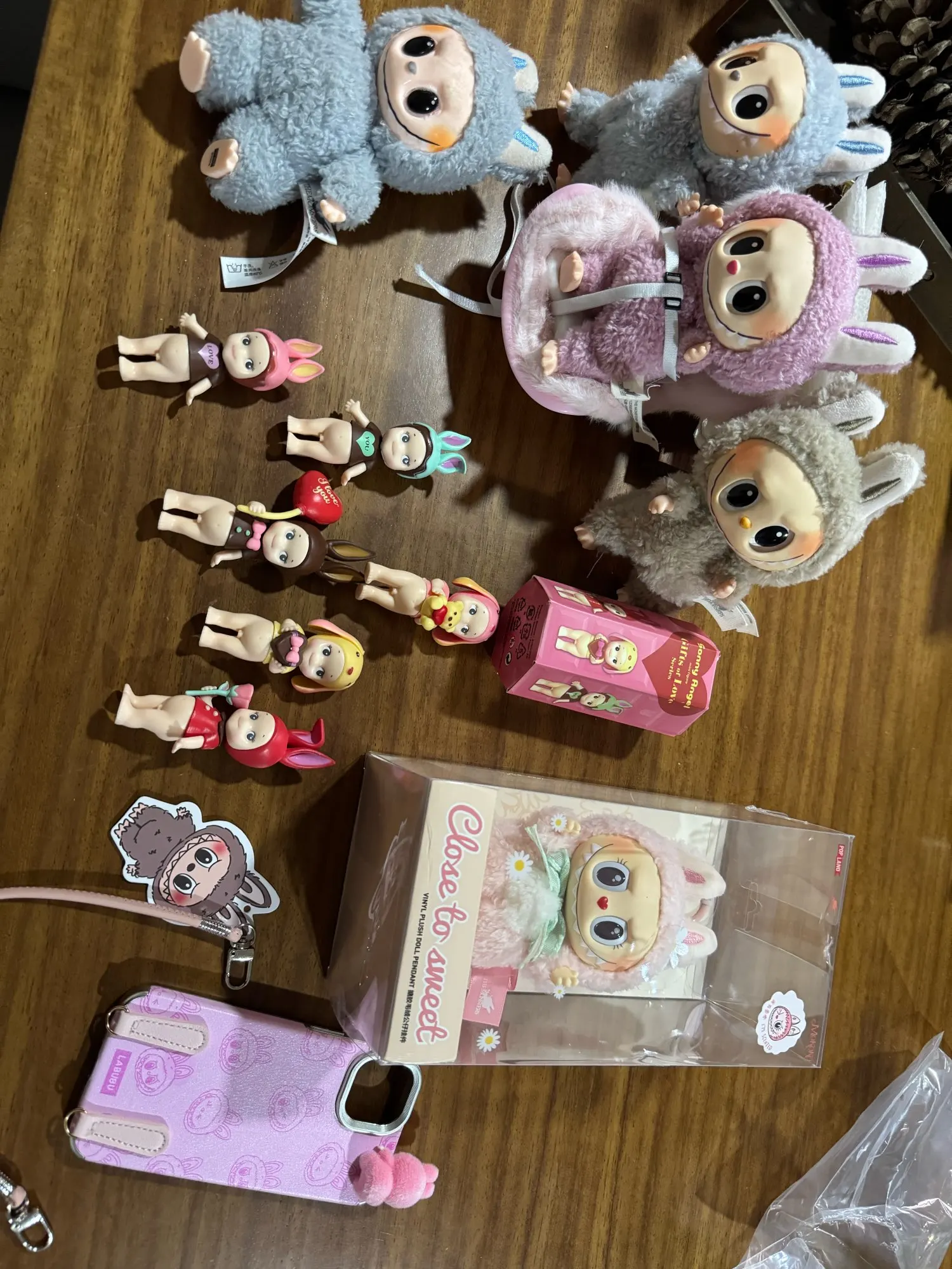 Labubu Doll Accessories: 15/17CM Car Safety Seat Air Vent Aromatherapy Decor photo review