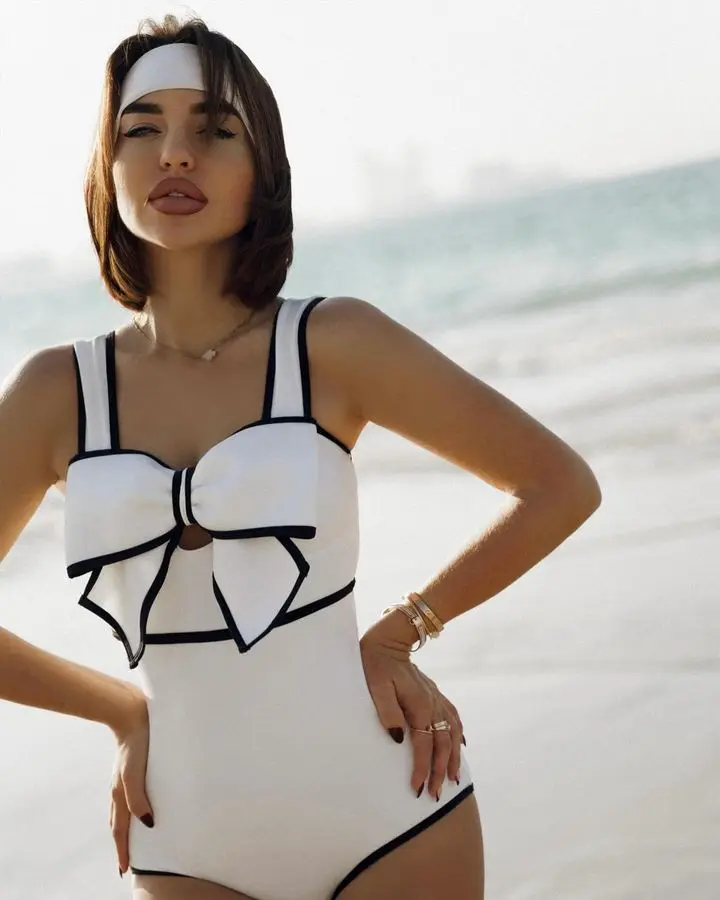 Women's Floral Laser-Cut Swimsuit With Skirt - Slimming V-Neck Monokini & Detachable Skirt