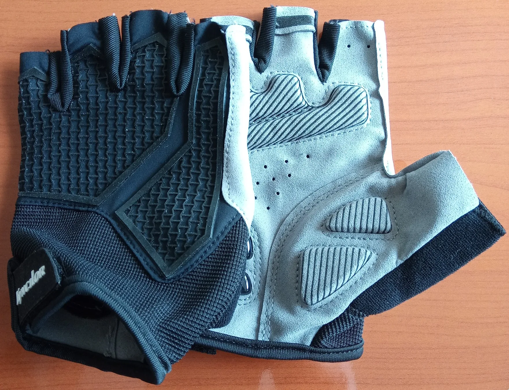 New Half-Finger Men'S And Women'S Cycling Gloves Liquid Silicone photo review