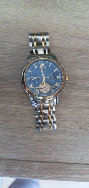 Business Wristwatch with a Distinctive Presence