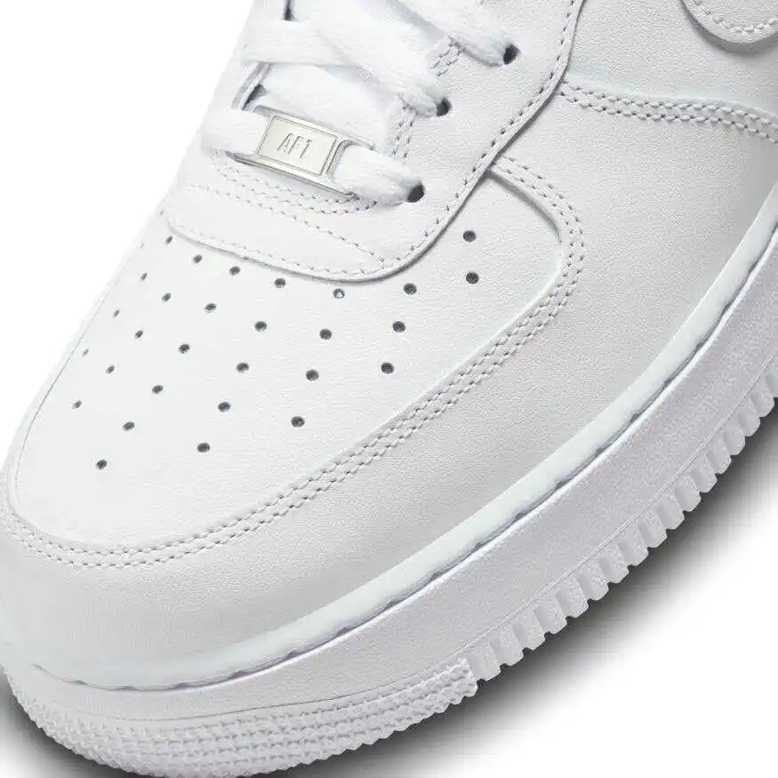 Рисунок 5 - Мужские кроссовки Nike Air Force