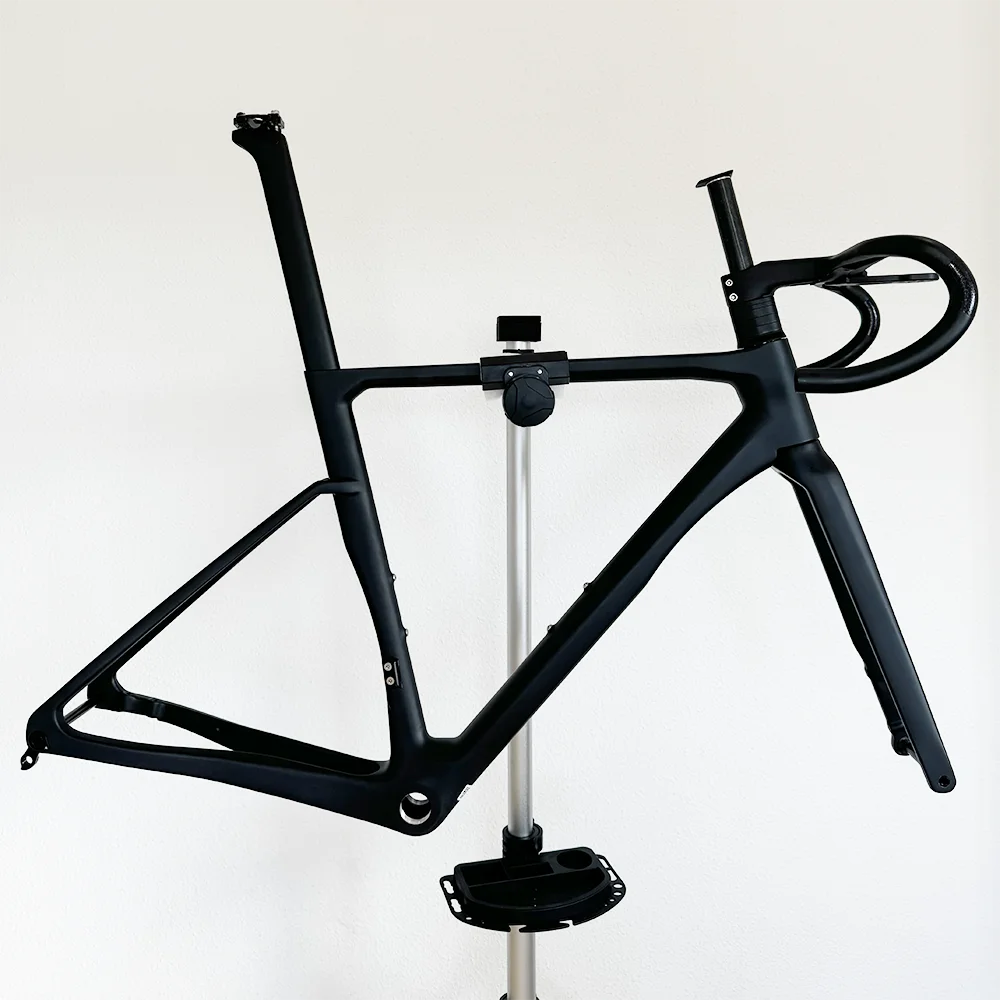 Thrust Full Carbon Road Frame Disc Brake Max 700*32C AERO Road Bicycle Frameset BSA Full Internal Cable With Handlebar DI2