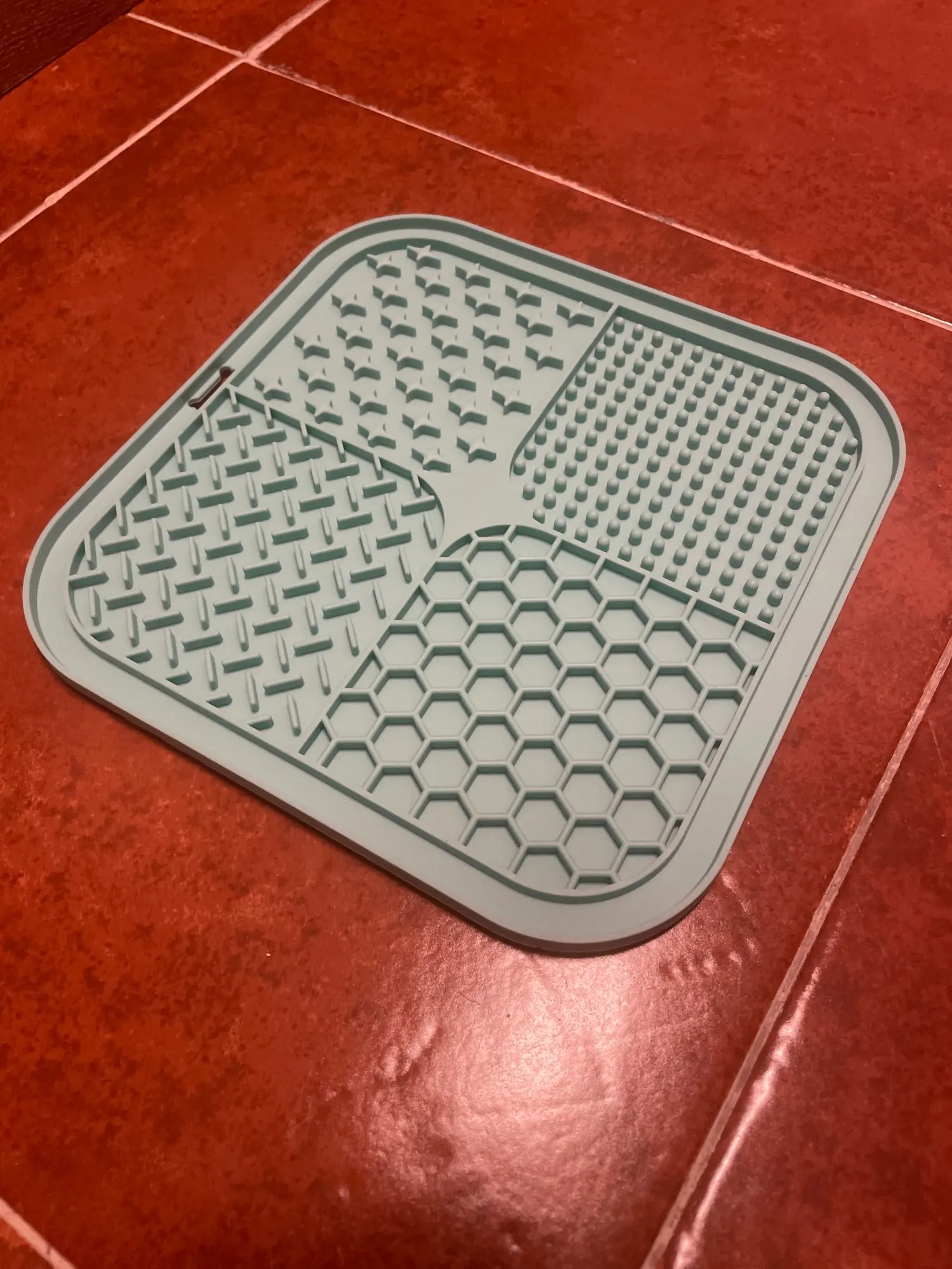 Pet Licking Mat Silicone Pet Food Suction Cup Slow Feeding Mat