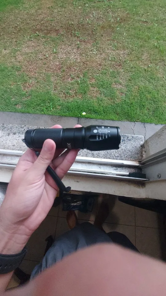 Lanterna Tática Militar X900 Profissional com Zoom Sinalizador Recarregável Luz Camping photo review
