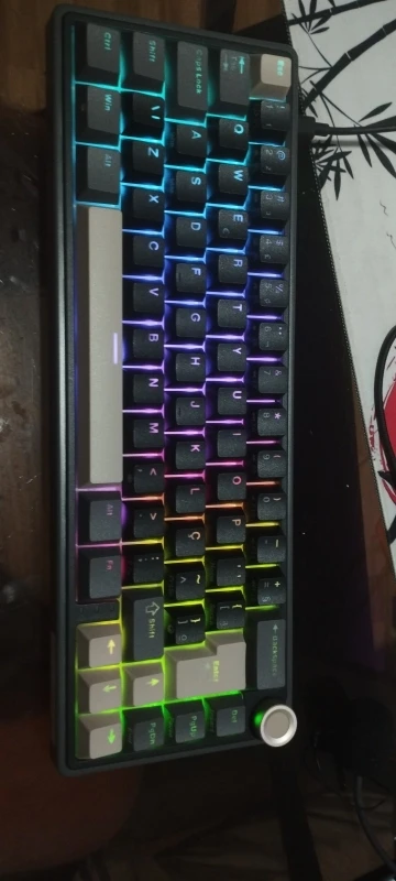 Teclado Mecânico Royal Kludge RK R65 photo review