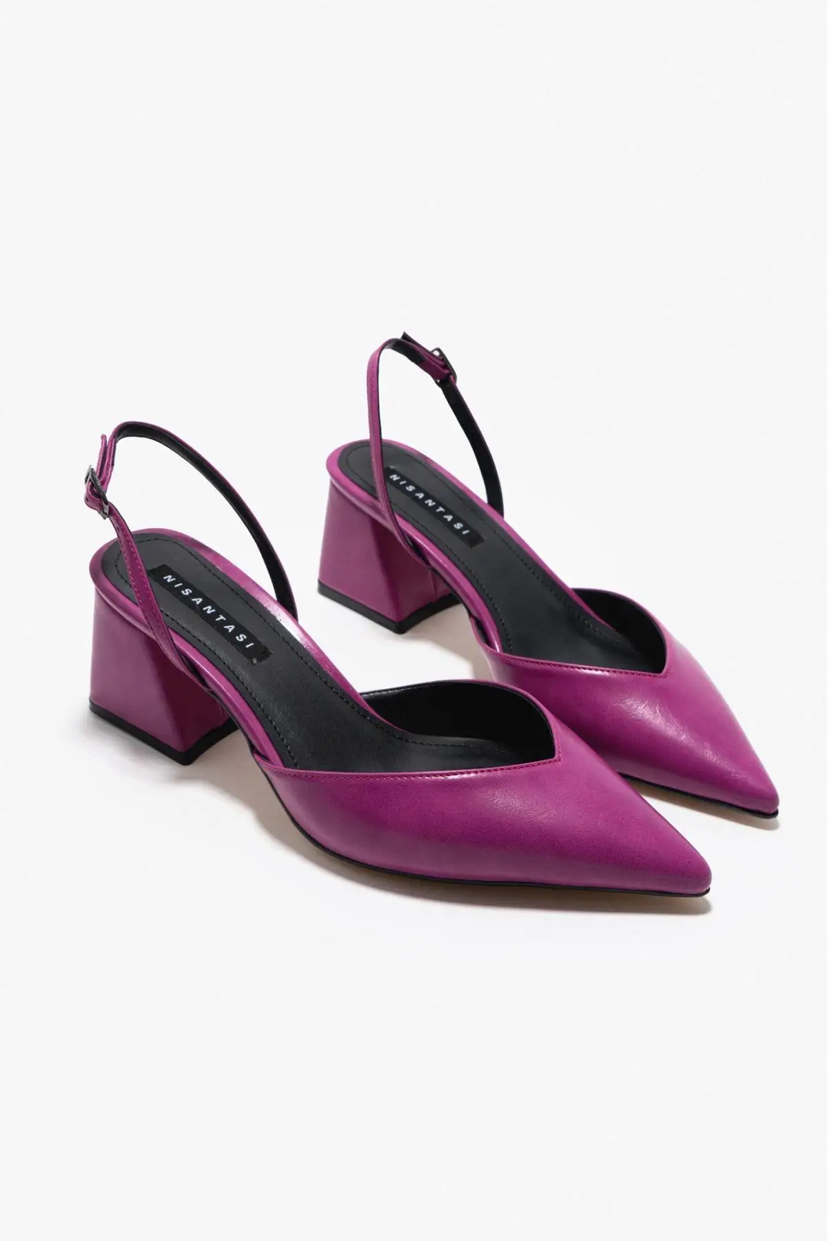 Nunu Fucsia Matte Belt Detail Scarpe Con Tacco Da Donna Legate Alla Caviglia Comfort Square Short Heel 2023 Summer Wedding Designer Dress Girl Sandali