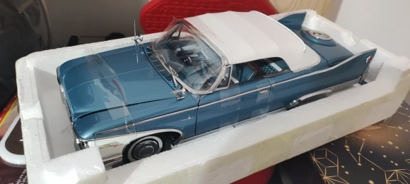 1:18 Scale Model 1960 Platinum Plymouth Hard Top Retro Car Metal Diecast Alloy Toys Vintage Vehicle Fans Collection Display photo review