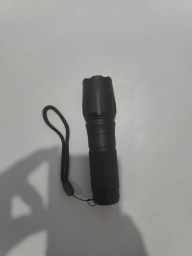 Lanterna Tática Militar X900 Profissional com Zoom Sinalizador Recarregável Luz Camping photo review