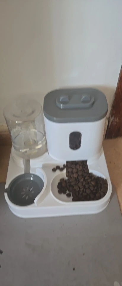 Comedero y agua potable para el hogar dos en uno para mascotas, alimentador de agua automático integrado, alimentador automático, comida de agua para perros y gatos, tazón para mascotas photo review