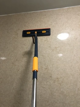 Mop Mágico em uso no piso