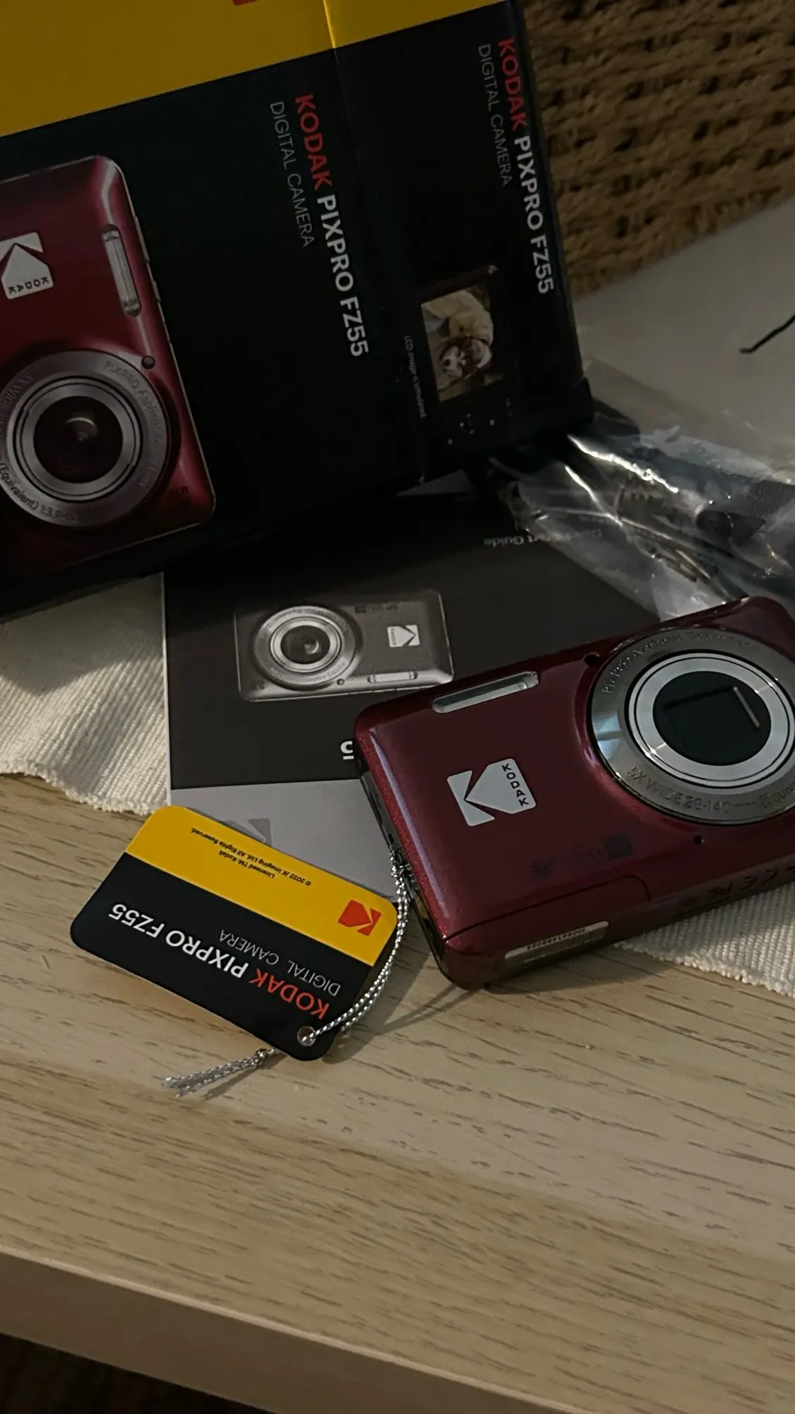 Kodak PIXPRO FZ55 レッド Amazon.com : Kodak PIXPRO Friendly Zoom FZ55 (Red) with 32GB