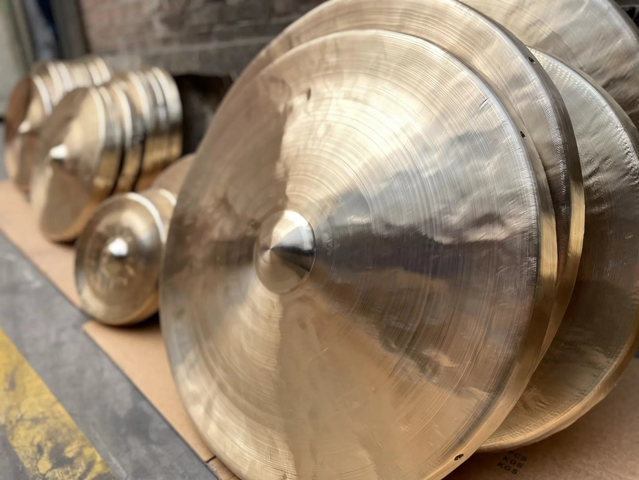 Arborea Desktop Gong 6-12 inch Bright Bossed Gong Set Nipple Bronze for Sound Healing and Meditation