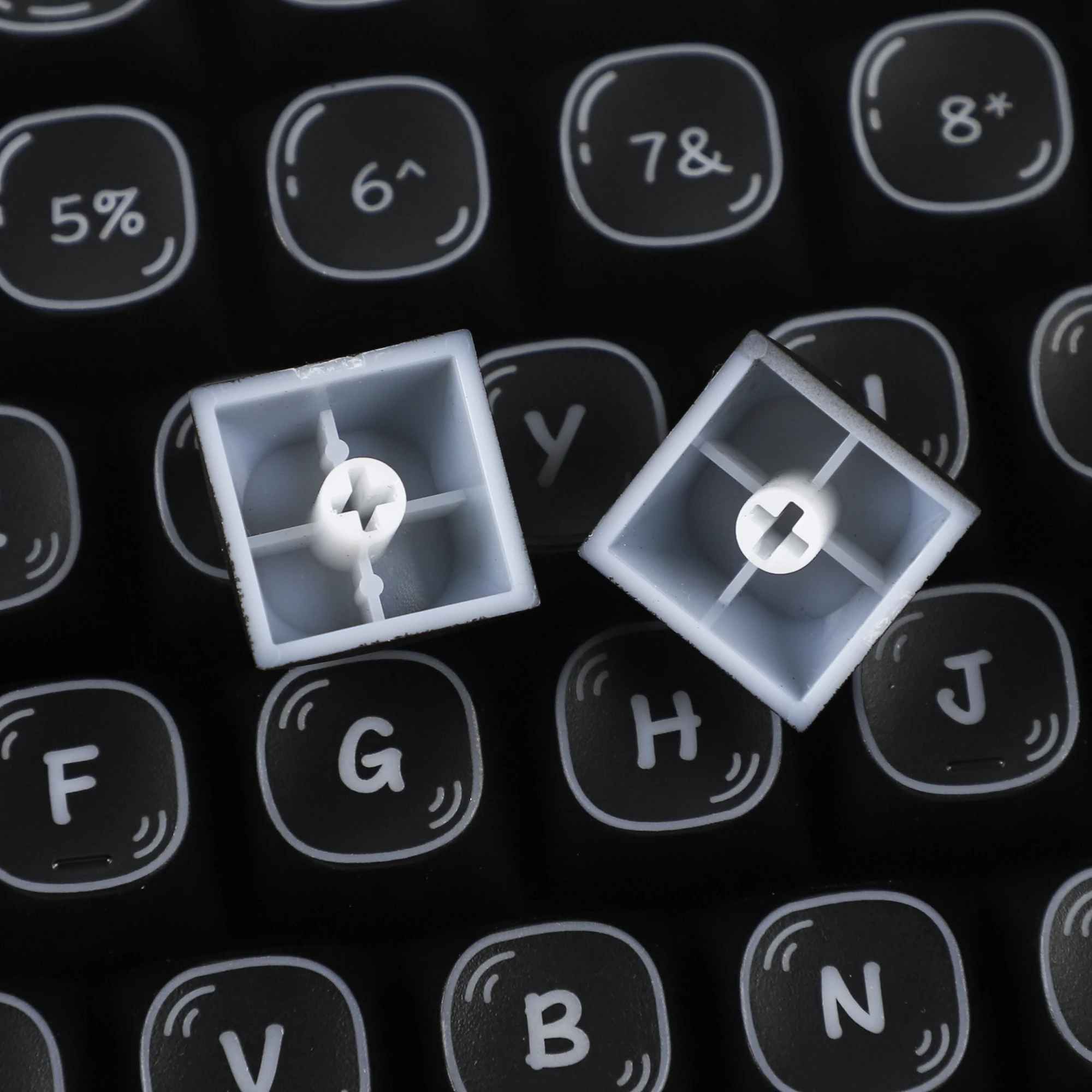 brilhar através esboçado esculpido-fora keycap para ymd75