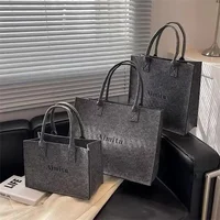 Vente en gros de 100 sacs fourre-tout en feutre personnalisés avec logo, sacs de shopping écologiques réutilisables de grande capacité 5