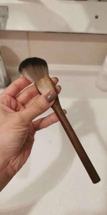 New 1Pcs European Vintage Wood Handle Makeup Brush High Quality Walnut Loose Powder Blush photo review
