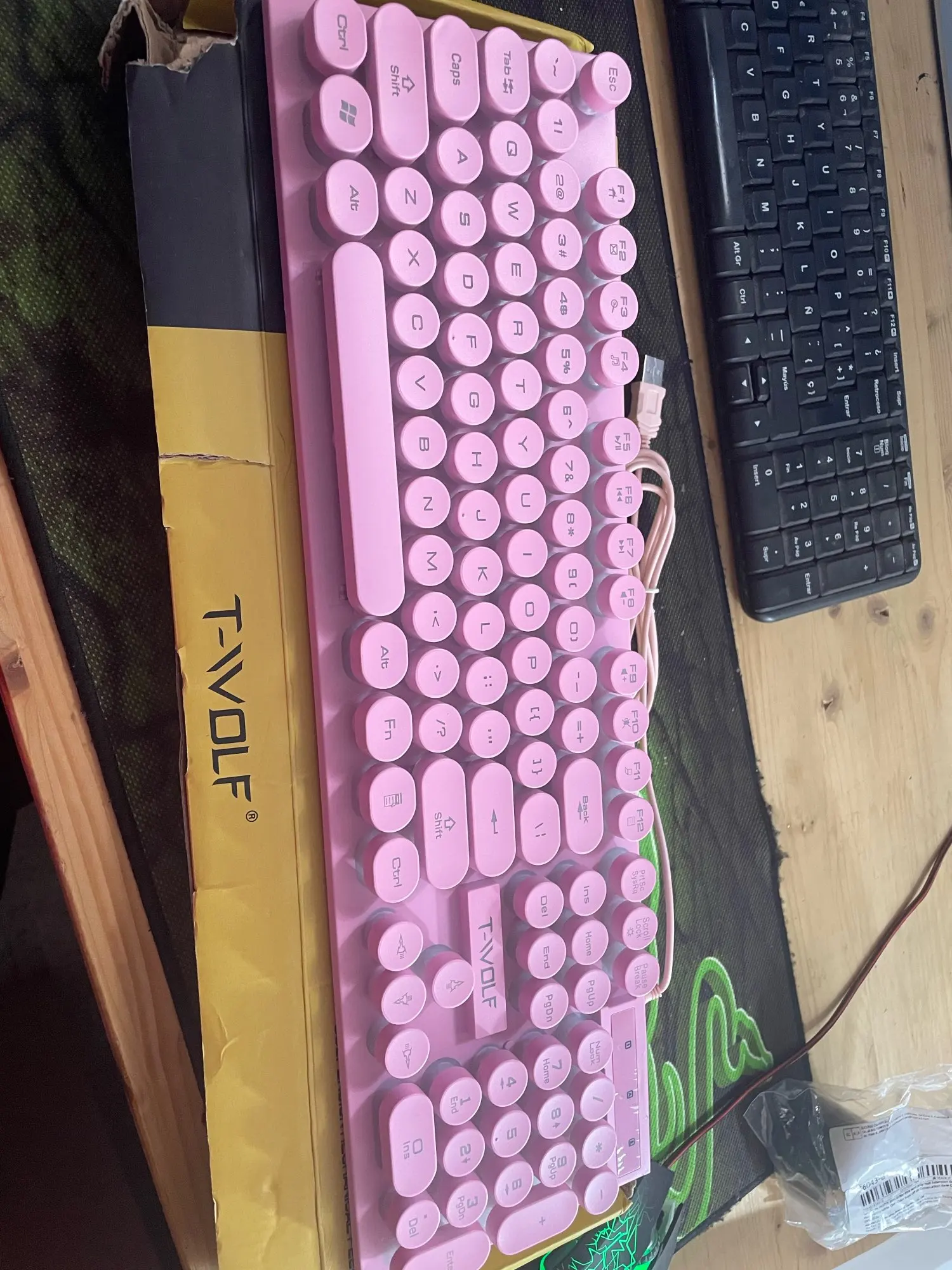 Shadow mechanical feeling, keyboard, desktop computer, laptop, esports game, illuminated wired keyboard photo review