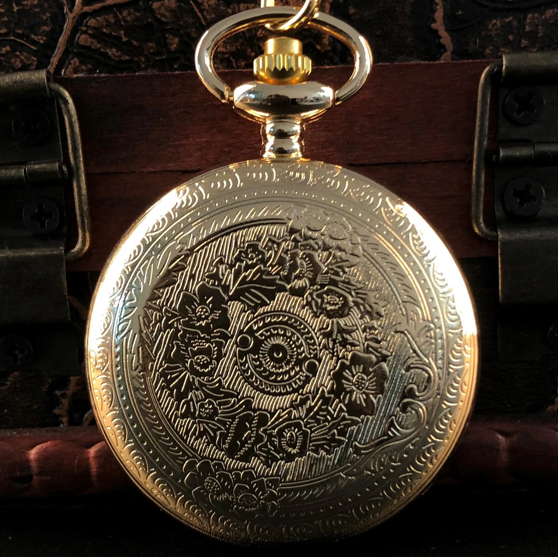 Рисунок 5 - Модные золотые кварцевые карманные часы для детей