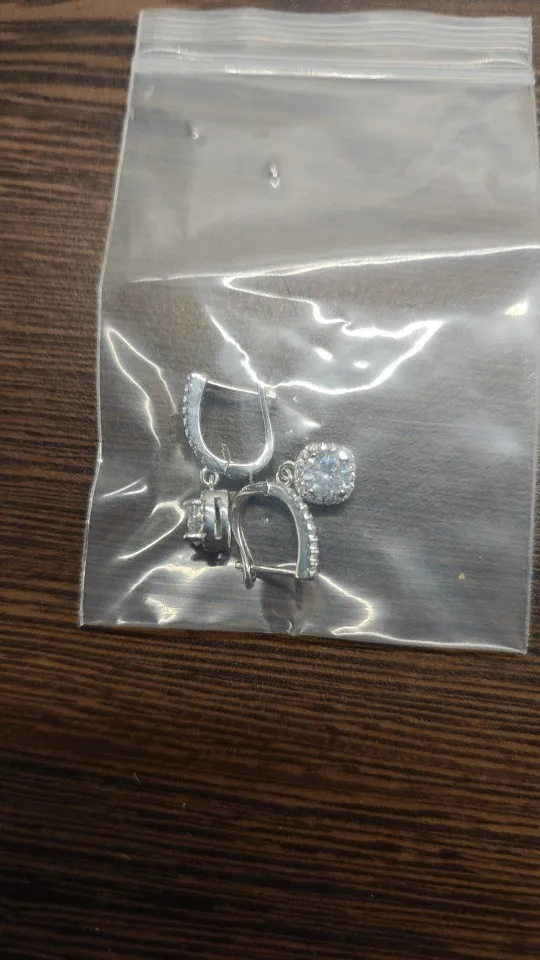 2CT Moissanite Huggie Hoop Earring photo review