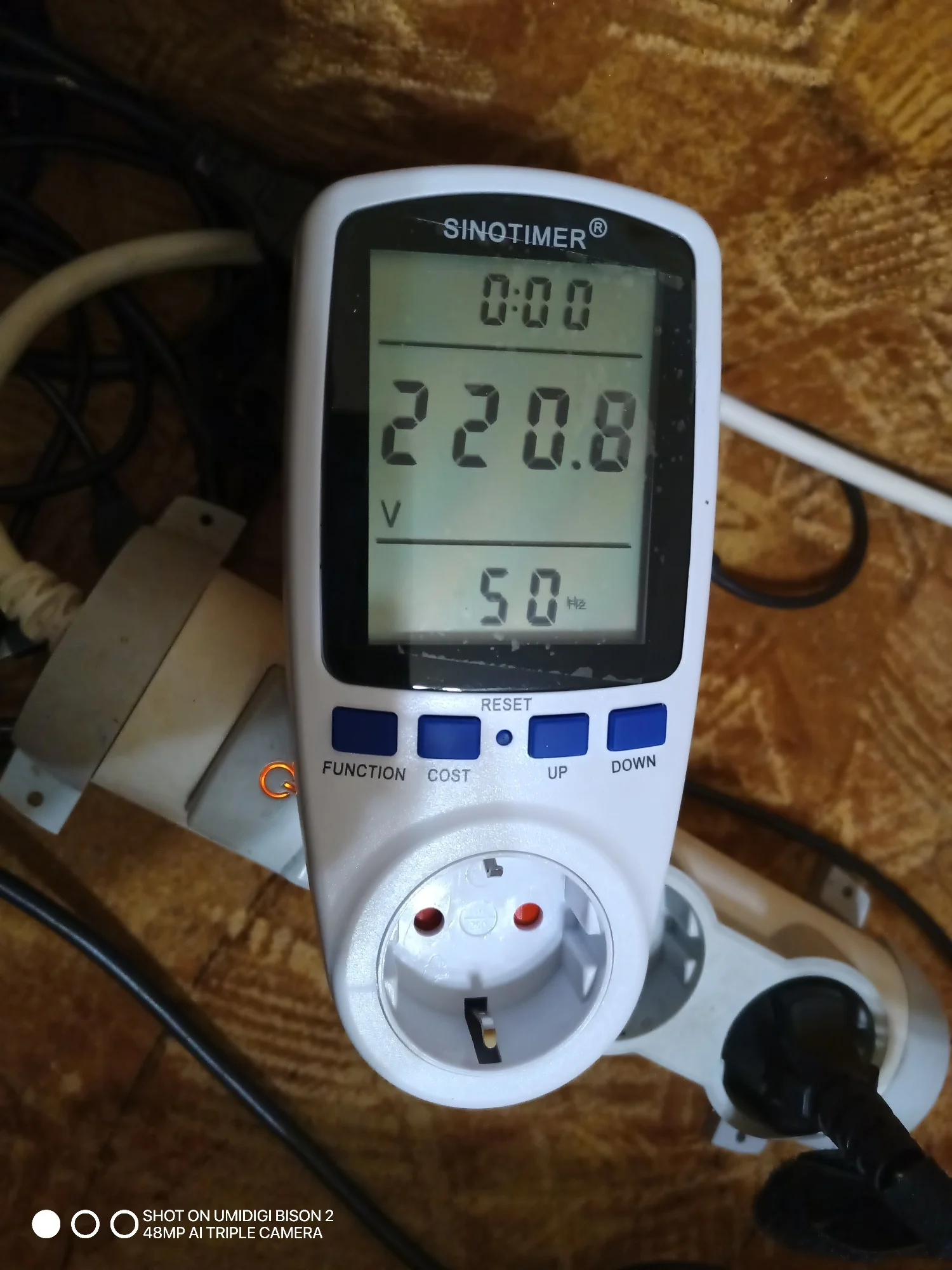 Plug meter consumption 220V A, W, kWh, €, V, Hz, H:m photo review