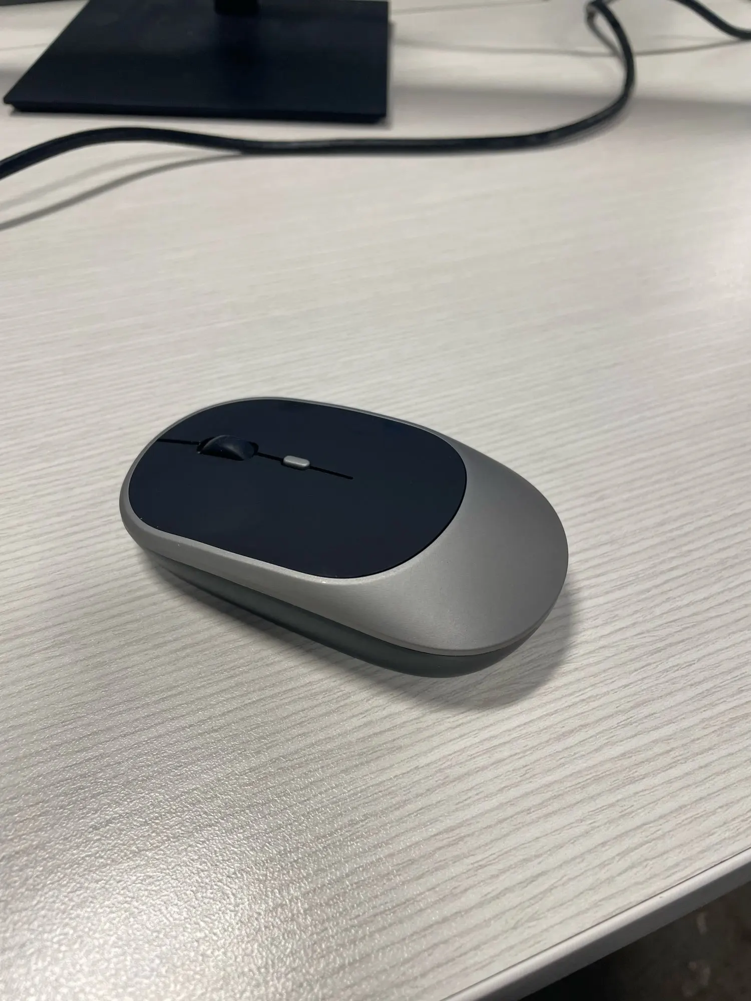 Rechargeable 2.4GHz Bluetooth Silent Gaming Mouse photo review