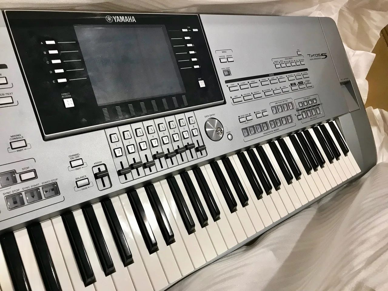 

BRAND NEW PSR-170 61 Key Full Size Portable Keyboard W/ Power Supply.