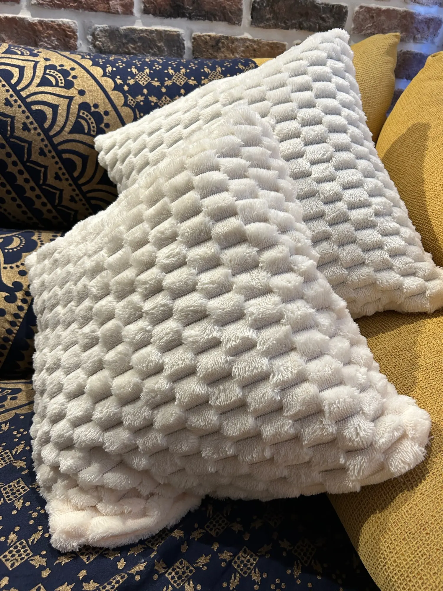 1pcs Pineapple Grid Turtle Pattern 3D Soft Plush Throw Pillowcase,Cream White For Living Room Sofa Bedroom Home Room Decor photo review