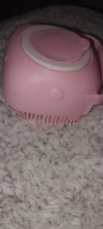 Brosse à shampoing 2-en-1 pour chien et chat – Peigne de massage en silicone avec réservoir 80ml, épurateur de toilettage doux pour poils courts photo review