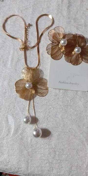 Pearl Pendant Flower Petal Jewelry Set - Snake Chain Choker & Earrings | Whaau photo review