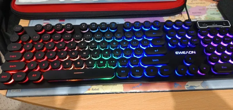 EWEADN GX330 Typewriter Gaming Keyboard, 104 Keys Wired Retro Punk Round Keycaps, with RGB Backlit, for Windows Laptop PC black photo review