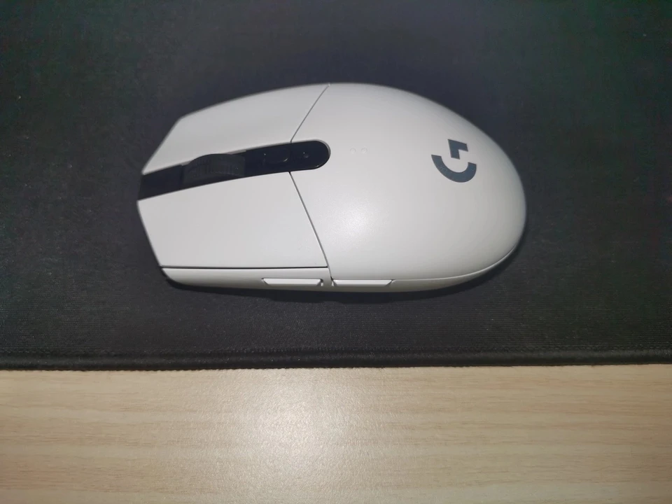 Logitech G304 Lightspeed Wireless Mouse 12K DPI 6 Buttons photo review