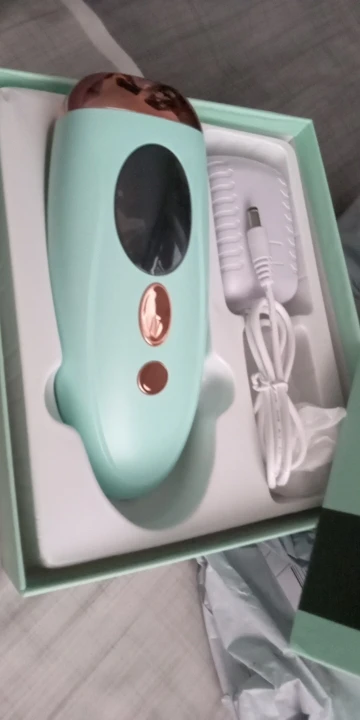 Smooveluxe™ Compact IPL Hair Care Device – 999k Pulses, 5 Levels for Gentle Light-Based Grooming