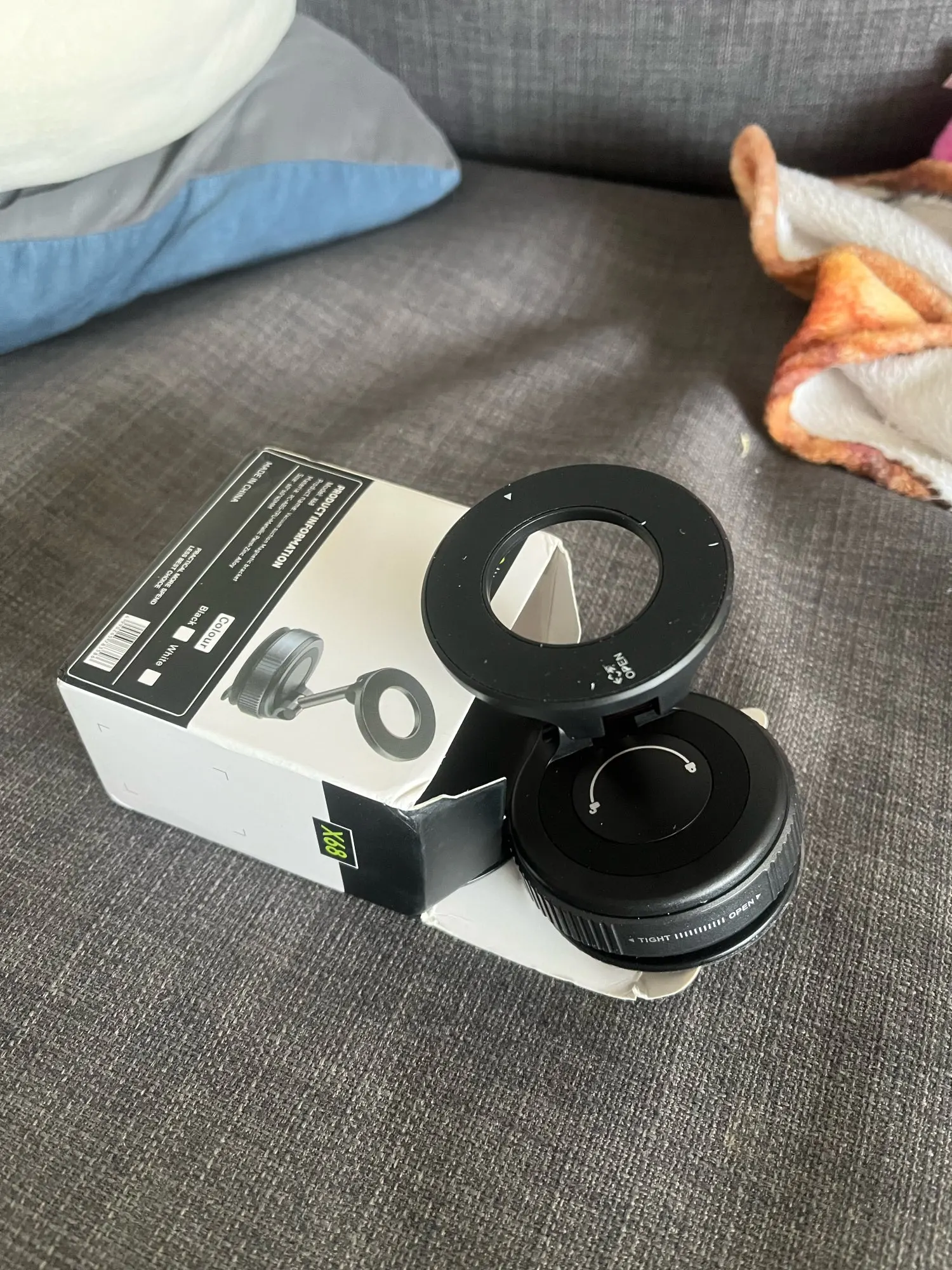 Magnetic Car Phone Holder 360° Rotation Folding With Vacuum Suction Cup For iPhone 12-16 Series Car/Gym/Driving Phone Holder photo review